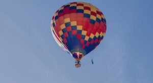 Kok in een luchtballon